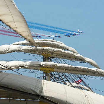 Royal Helena Patrouille de France au dessus de Mercedes en mer pendant les fetes maritimes de Boulogne sur Mer