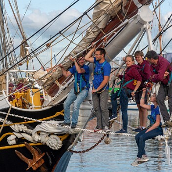 Matelots de Morgenster pour les grandes voiles du Havre Les Grandes Voiles du Havre est un rassemblement maritime qui a lieu du jeudi 31 août au dimanche 3 septembre 2017 dans le port du Havre lors de l’arrivée de...