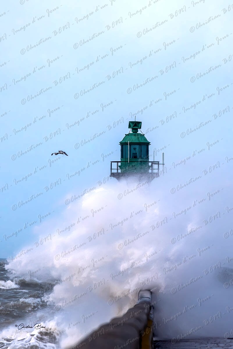 _CB78346 2ca-SharpenAI-focus Tempete Clara le 10 fevrier 2020 à 21h, on relève jusqu'à 138 km au Gris Nez, 122 km/h à Fort-Mahon plage, 119 km/h à Boulogne, 113 km/h au Touquet, ...
