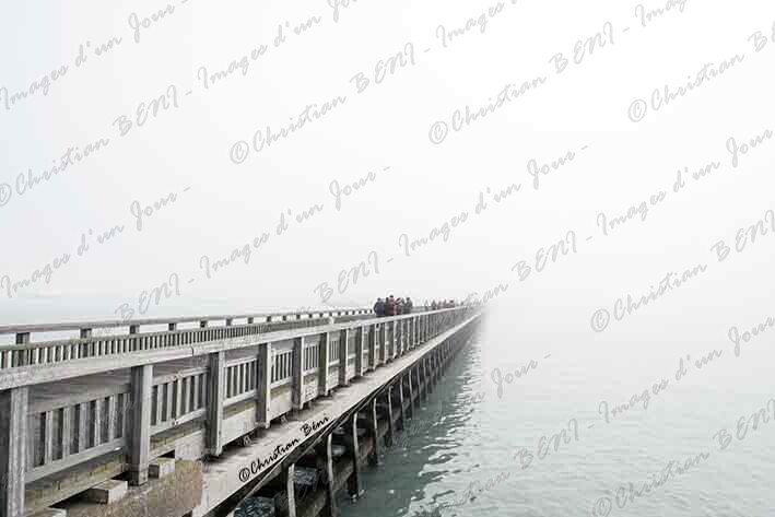 Brouillard sur la jetée 
