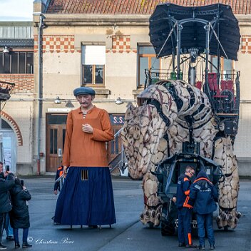 CB7_5222 Clement 3 le marchand de moules des cailloux accueuille le Varan au Channel