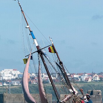 _CB73649 vertical2030