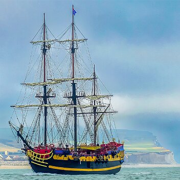 Arrivée de l'Etoile du Roy à Sangatte Le voilier a été construit en 1996 en Turquie, pour le besoin de la série télévisée britannique Hornblower2. Baptisé Grand Turk, il s'agit d'une réplique...