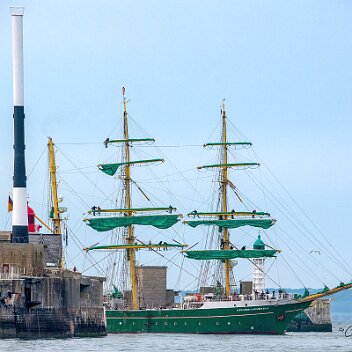 Alexander von Humboldt II sort du Port du Havre Sept 2017 L’Alexander von Humboldt II est un trois-mâts barque à coque acier, remplaçant l'ancien navire-école de la Sail Training Association of Germany Lancement 2011...